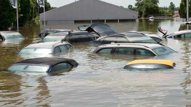 nakup poplavljenega vozila